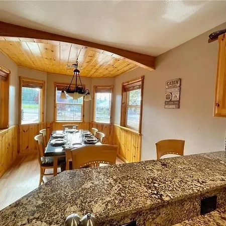 Enchanting Cabin With Hot Tub & Quiet Neighborhood Big Bear Lake Exterior photo