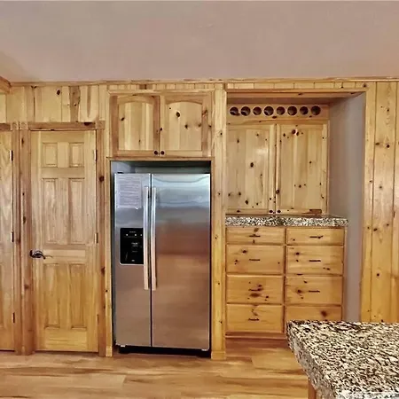 Enchanting Cabin With Hot Tub & Quiet Neighborhood Big Bear Lake Exterior photo