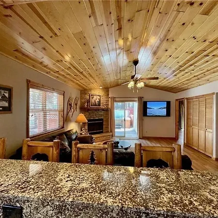 Enchanting Cabin With Hot Tub & Quiet Neighborhood Big Bear Lake Exterior photo