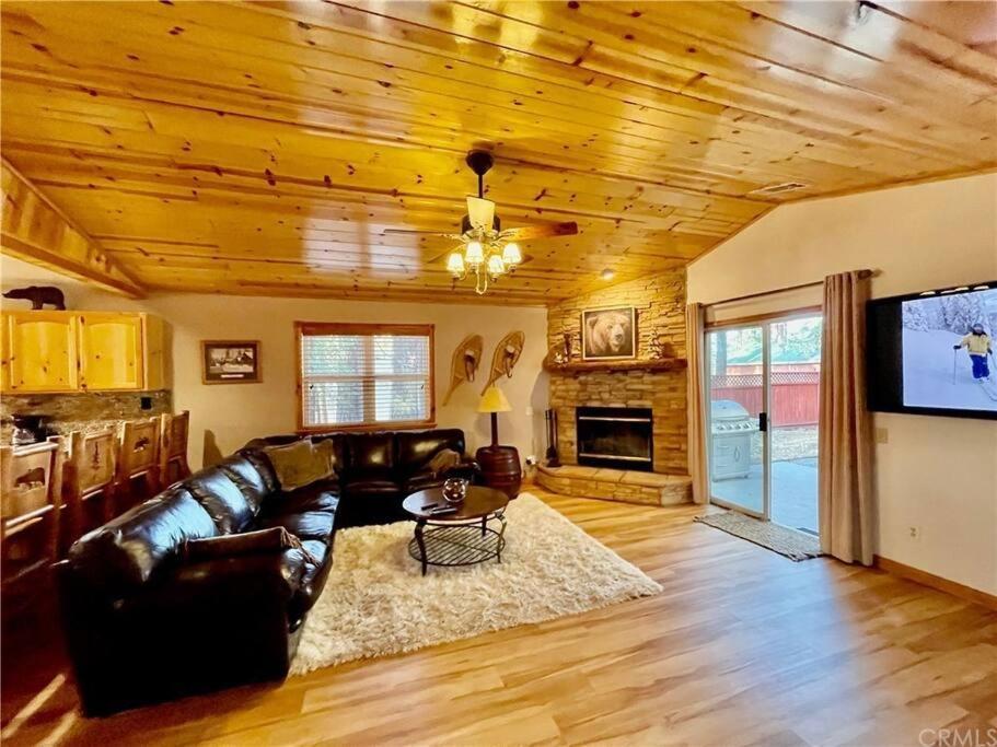 Enchanting With Hot Tub & Quiet Neighborhood