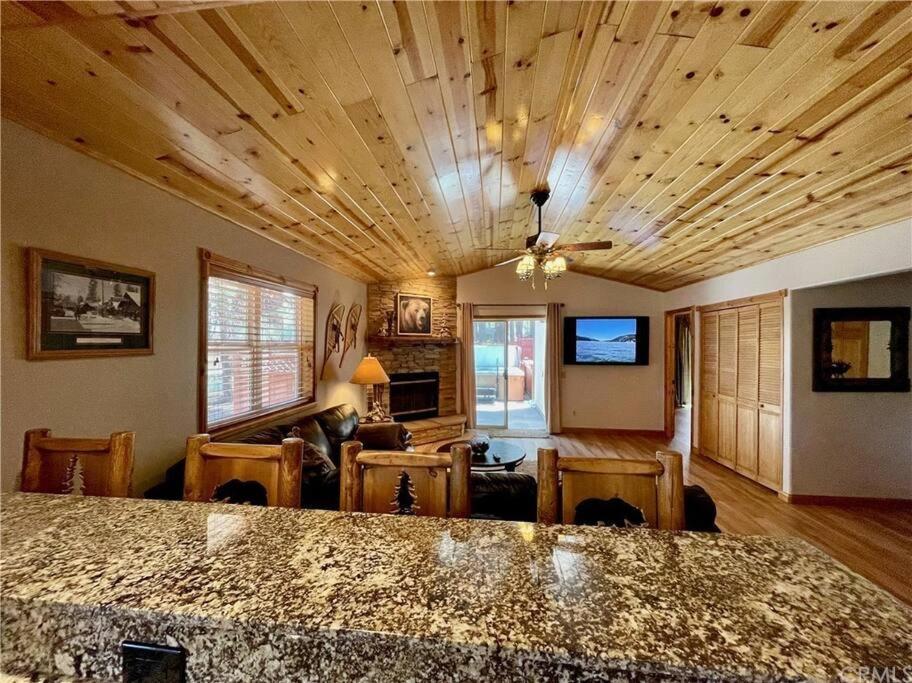 Enchanting With Hot Tub & Quiet Neighborhood * Big Bear Lake