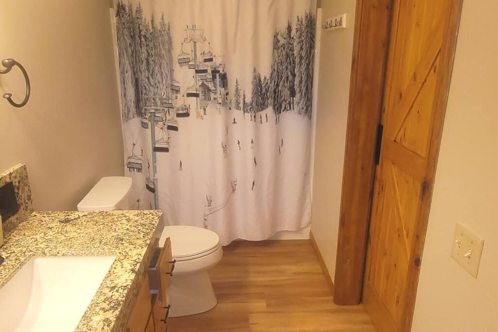 Enchanting With Hot Tub & Quiet Neighborhood *